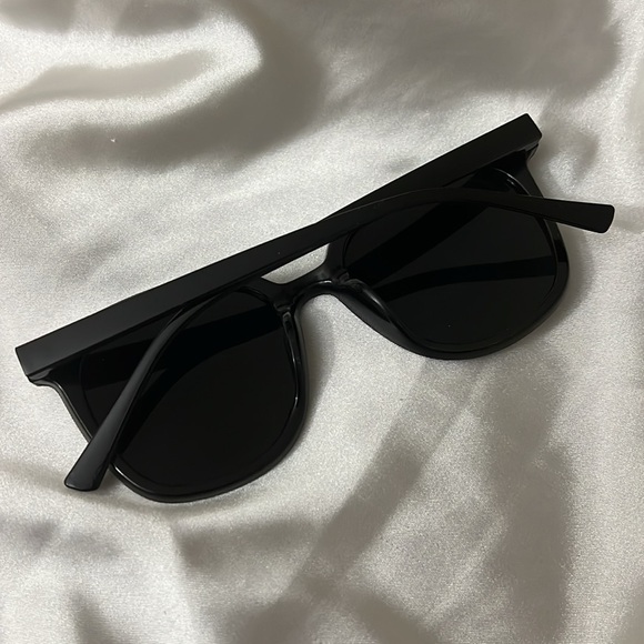 Sleek Black Large Black Sunglasses Eyewear Glasses Frames Eye Protection - Picture 2 of 2